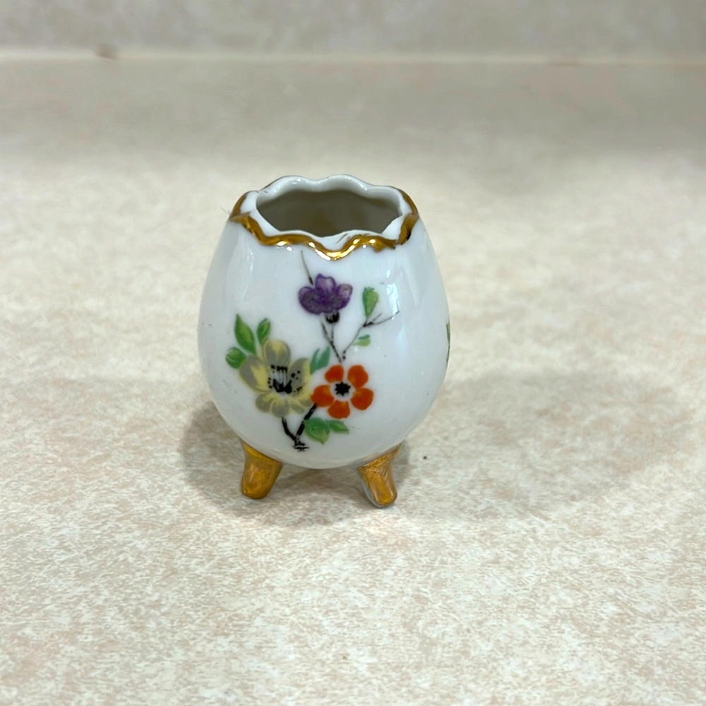 VTG Cracked Egg Toothpick Holder Footed w\ Flowers Ceramic Enesco Imports Japan.